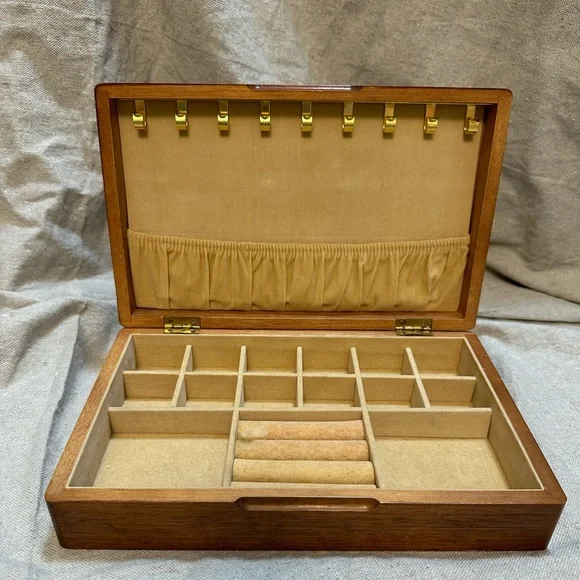 Vintage Centurion jewelry box - Picture 5 of 9